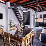 Authentic Flat With Excellent Location In Beyoglu