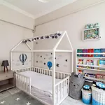 Cozy Flat Near Various Popular Attractions In Moda