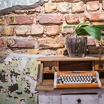 By Galata- Historical And Modern Apartment