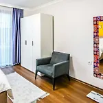 Flat With Balcony Close To Viaport Marina Tuzla