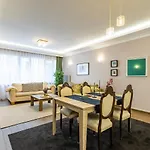 Sleek And Central Flat In Nisantasi