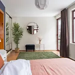 Central Flat With Balcony And Terrace In Sisli