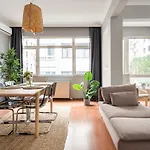 Amazing Flat Near Bagdat Street With Enticing Interior Design In Kadikoy