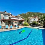 4 Bedroom - 3 Bathroom - 8 Person, Private Pool - Private 1000M2 Garden, Detached Villas, Unlimited Wifi - Free Parking