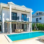 4 Bedroom Holiday Villa In Hisaroenue Oeluedeniz- Gold Rose