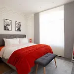 Modern Flat With Central Location Near Nisantasi