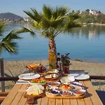 Icon Beach Suites Hotel Sovalye Island
