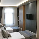 Grand Ueskuedar Otel