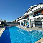 Nokta Park I 4+1 Villa, Oezel Havuzlu