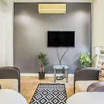 Centrally Located Apartment In Fatih
