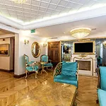Stylish Studio In Historic Mansion In Beylerbeyi
