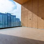 Lux Furnished Modern Apartment