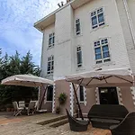 Studio In Historic Mansion In Beylerbeyi