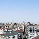 Chic Flat Near Public Transportation In Goztepe