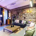 Centrally Located Historical Flat In Beyoglu