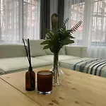 Renovated 2Br Apartment Near Metro