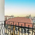 Bright Chic Flat In Beyoglu