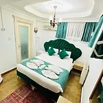 La Petite Maison Hotel