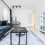 Modern Flat With Balcony In Tuzla