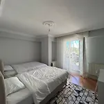 Luxury Apartment For Arab Family