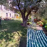 Foca Elies Rooms & Garden