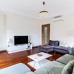 Spacious Flat Near Bagdat Avenue In Suadiye