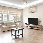 Central And Vibrant Flat With Balcony In Besiktas