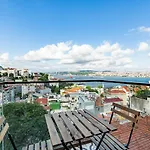 Central Apartment With Bosphorus View In Cihangir
