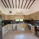 Kayalarda Denize Sifir Lueks Oezel Havuzlu Villa