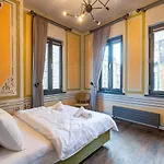 Historical Flat With Hammam Near Taksim