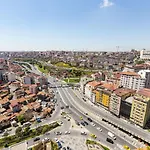Cozy Flat With City View And Balcony In Sisli