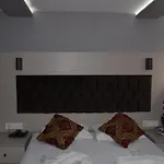 The Lola Hotel