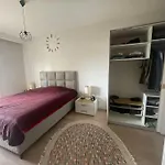 Acik Havuz Ve Deniz Manzarasi Sunan Site Ev