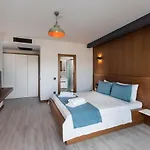 Seren Hotel By Renovu