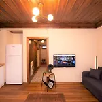 Cosy Wooden Aesthetic Flat In Besiktas