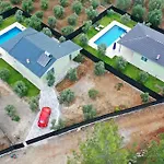 Villa Ege Goecek Havuzlu Tam Muestakil