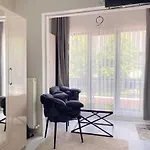 Studio Flat 1 Min To Trump Mall And Metro In Sisli