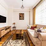 Spacious Flat 10 Min To Dolmabahce Palace