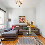 Flat Within Walking Distance To Flower Passage