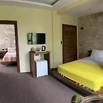 Queen City Hotel & Bungalov