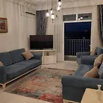 Taksimde Deniz Ve Marti Esliginde Uyanmak