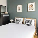 Modern Flat In Istanbul, 10 Min To Airport Metro