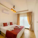 Nokta Park K 4+1 Villa, Oezel Havuzlu