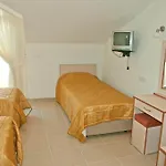 Suzanne Hotel