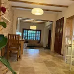 Pinar Villa - Near The Airport And City