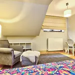 New Build With Modern Amenities And Balcony
