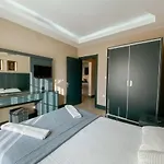 Oeluedeniz 1+1 Modern Summerhouse With Swimming Pool