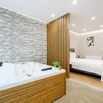Flat W Jacuzzi 2 Min To Metro Near Marmara Park