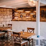 Tarcin Alacati Otel