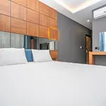 Center Suite